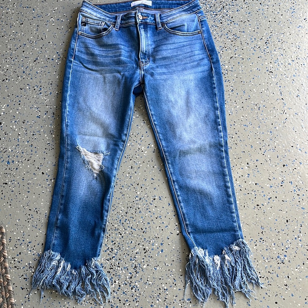 Distressed Cropped Blue Jeans
